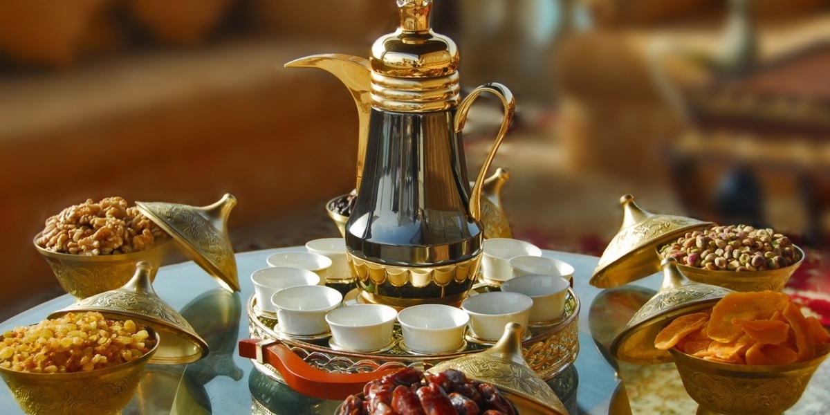 القهوة السعودية: رمز الضيافة وأصالة التراث